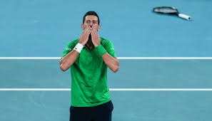 芝加哥小熊队宣布拒绝贝林杰的选择权，这位前 MVP 重返自由市场引发多队哄抢