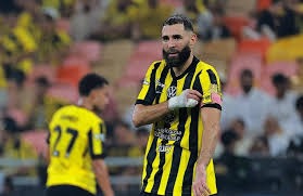 欧冠：拜仁三球横扫里昂